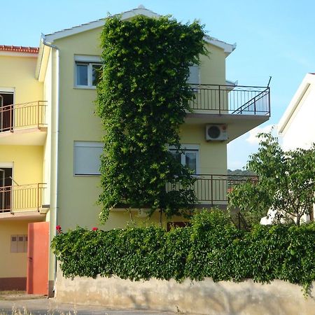 Apartments Borozan Vinišće Exteriör bild