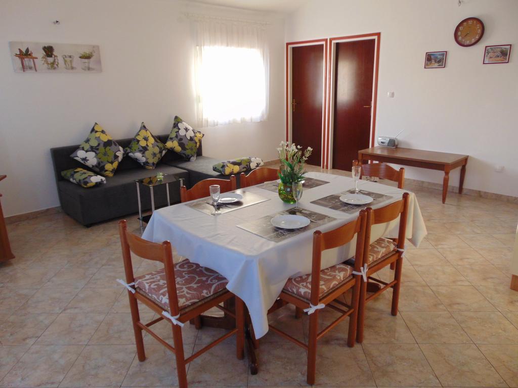 Apartments Borozan Vinišće Rum bild