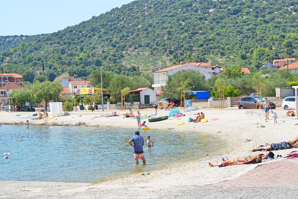 Apartments Borozan Vinišće Exteriör bild