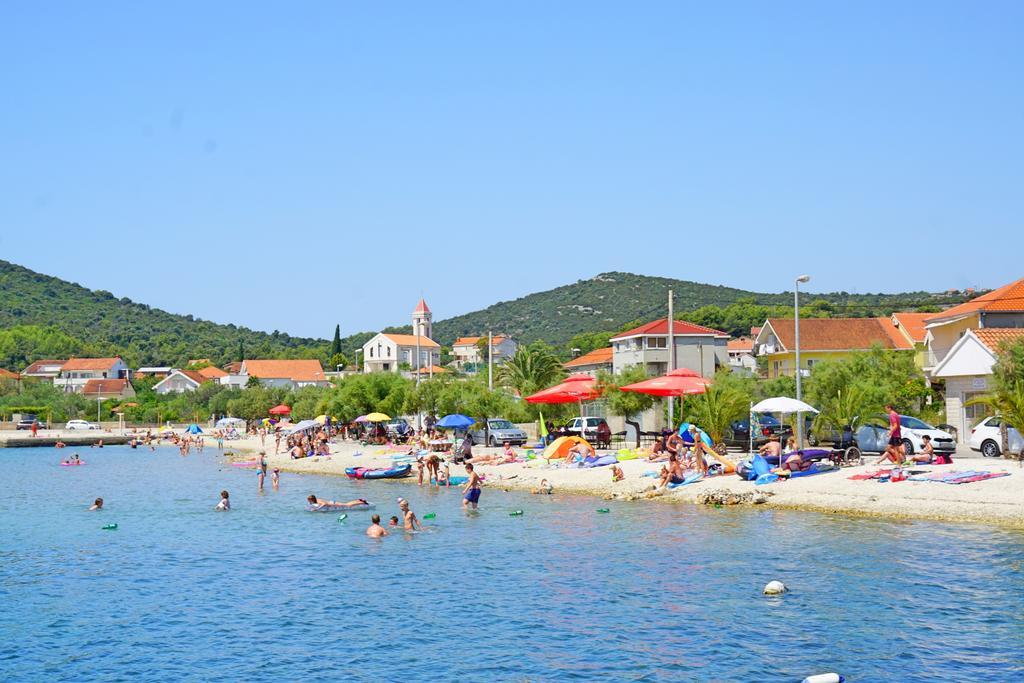 Apartments Borozan Vinišće Exteriör bild